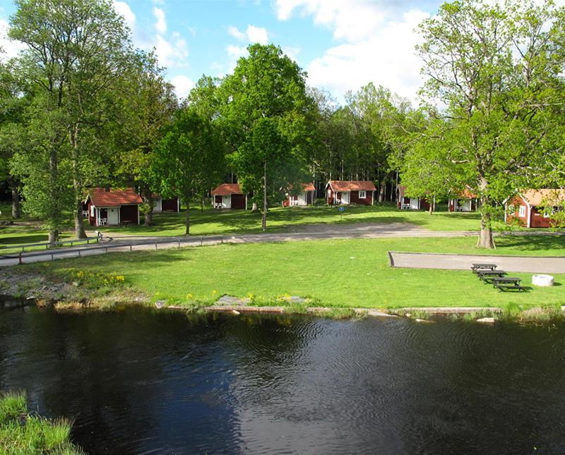 Orrefors Stugby O Vandrarhem ภายนอก รูปภาพ